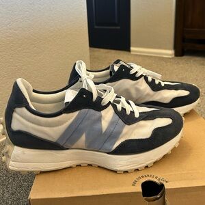 New Balance 327 Navy Colorway